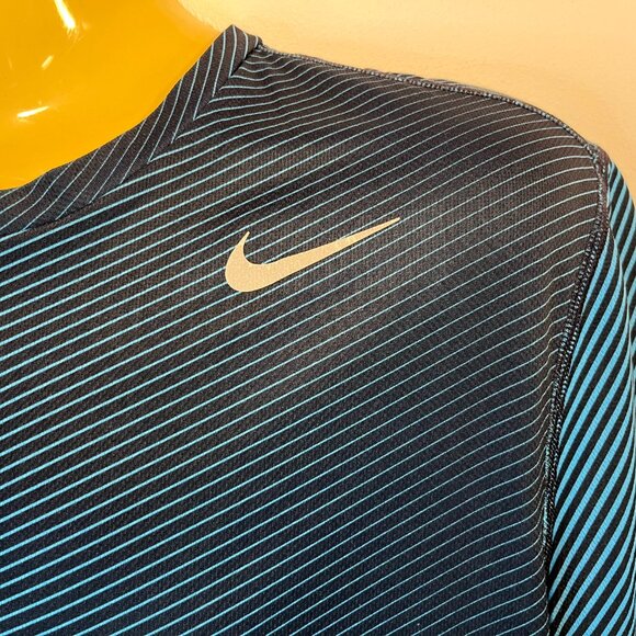 Nike Men's Dri-Fit Lightweight Running Short Sleeve Tee - Size Large - Picture 3 of 4